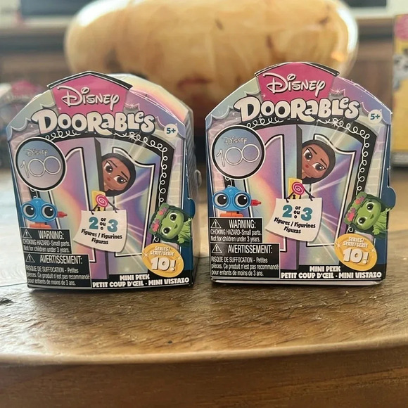 Disney Doorables Series 10 Mini Peek Figures Mystery Disney 100 Set of 2 - New - Picture 1 of 5